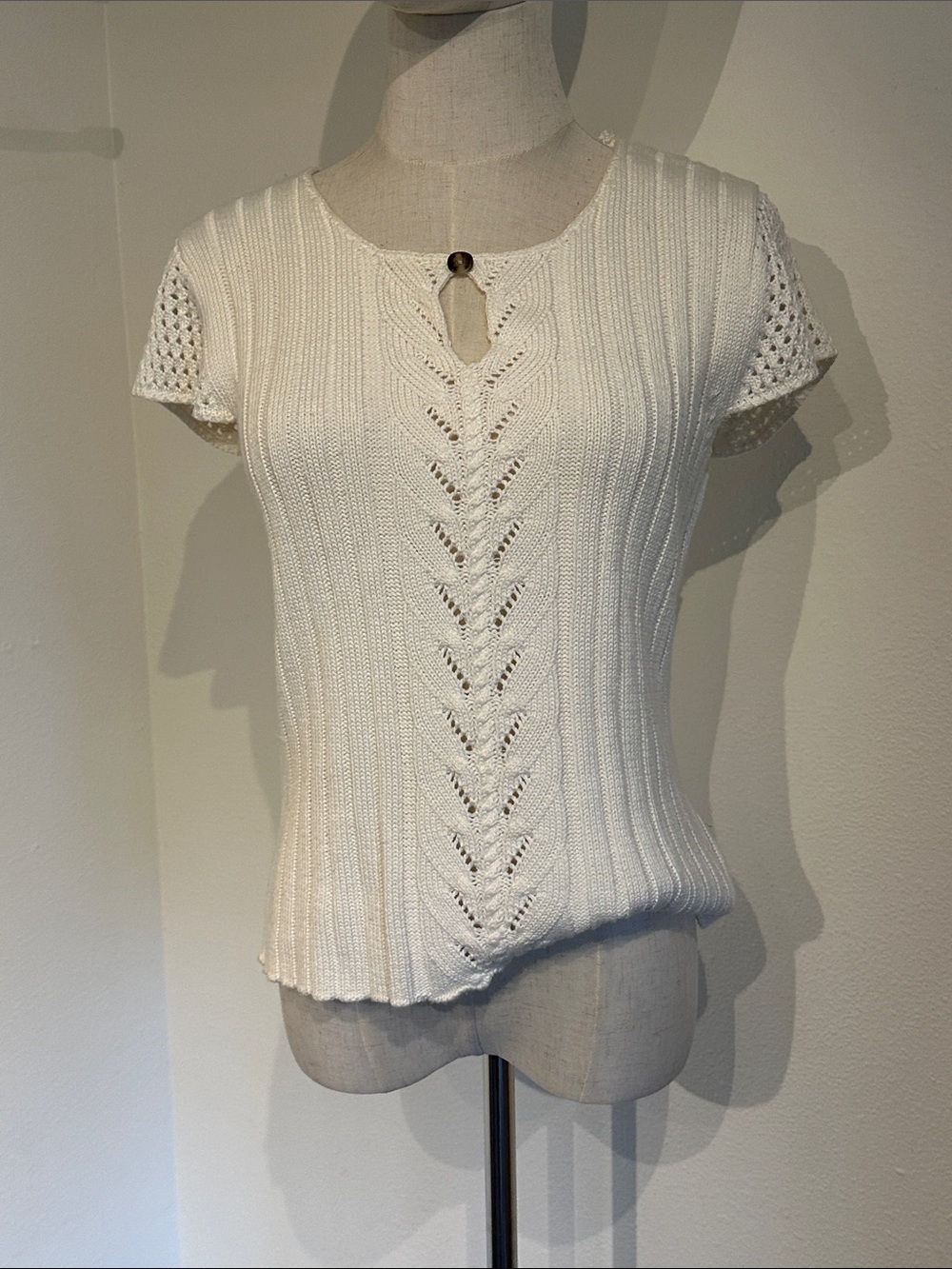 Evan Picone Cream Knit Short Sleeve Top with Eyelet Front M